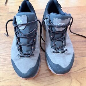 Scarpa Gray and Black Athletic Shoes